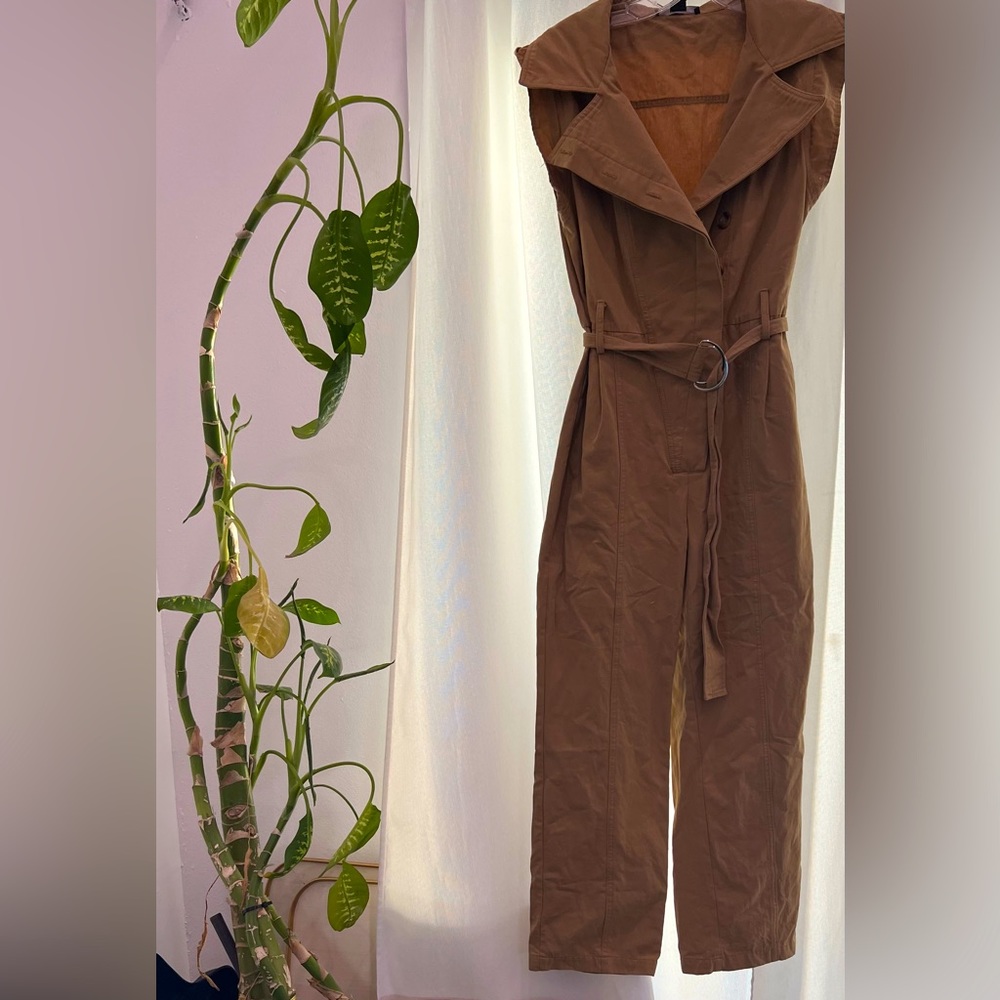 Forever 21 Women's Beige Tie Belt Jumpsuit Size Jrs Medium